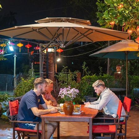 Strawberry Garden Homestay Хойан Экстерьер фото